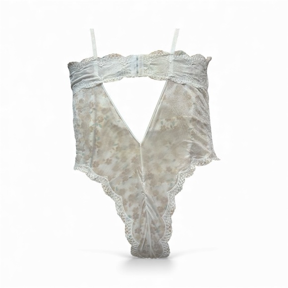 Kaviar Whisper White High Neck Lace Bodysuit NWOT - Picture 2 of 8